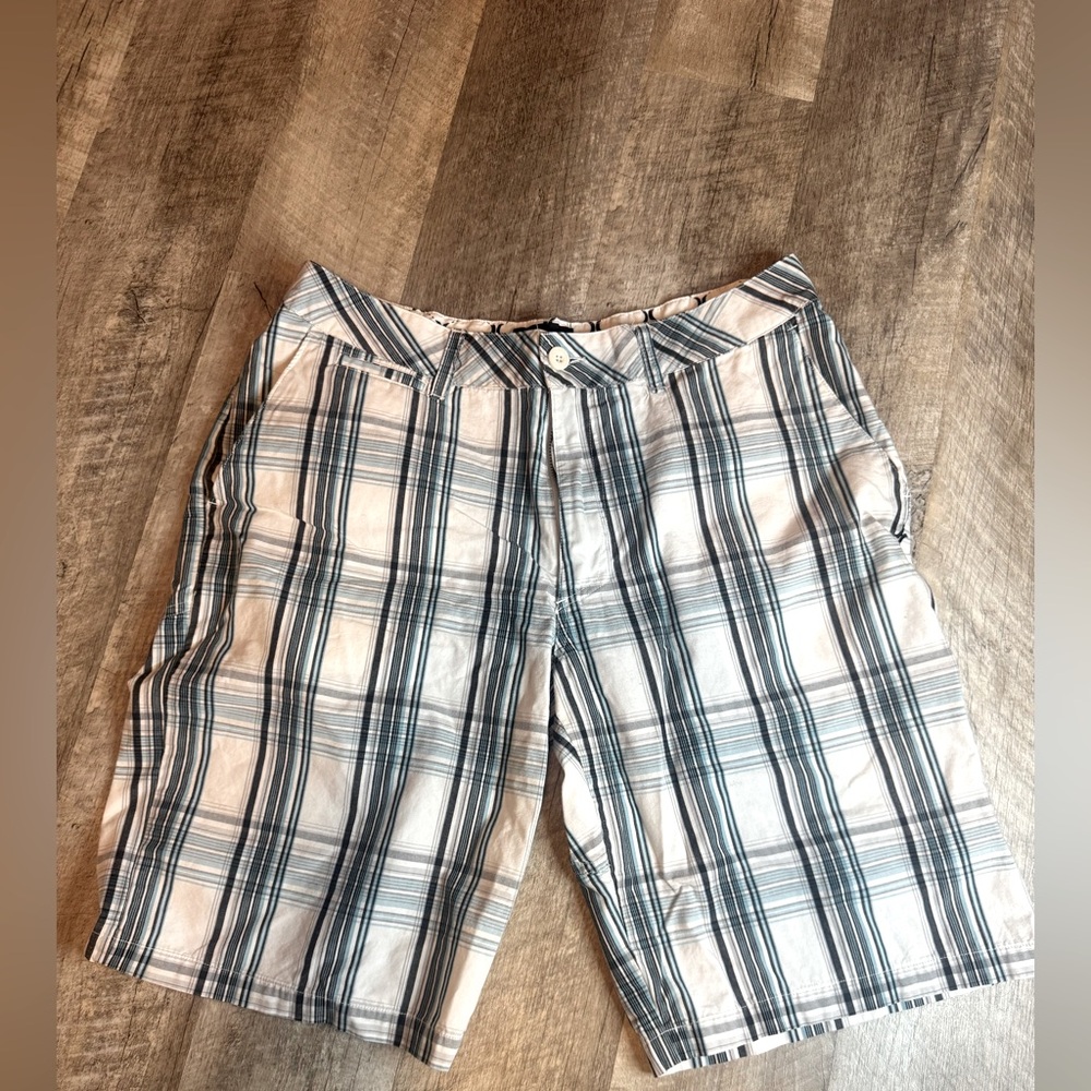 Hurley men’s 34 white/blue plaid shorts with pockets